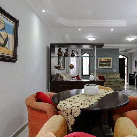 Casa para alugar com 330m², 3 quartos e 2 vagas Casa para alugar com 330m², 3 quartos e 2 vagasSala