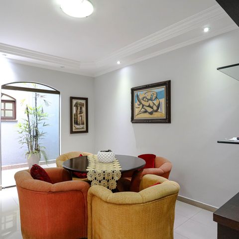 Casa para alugar com 330m², 3 quartos e 2 vagas Casa para alugar com 330m², 3 quartos e 2 vagasSala