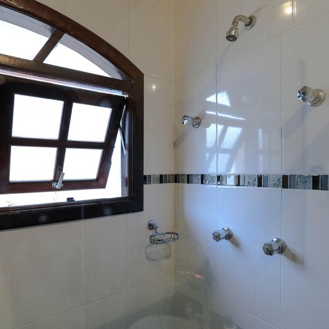 Casa para alugar com 330m², 3 quartos e 2 vagas Casa para alugar com 330m², 3 quartos e 2 vagasBanheiro