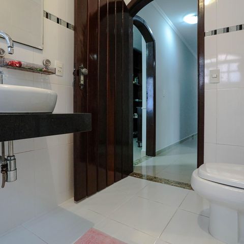 Casa para alugar com 330m², 3 quartos e 2 vagas Casa para alugar com 330m², 3 quartos e 2 vagasBanheiro