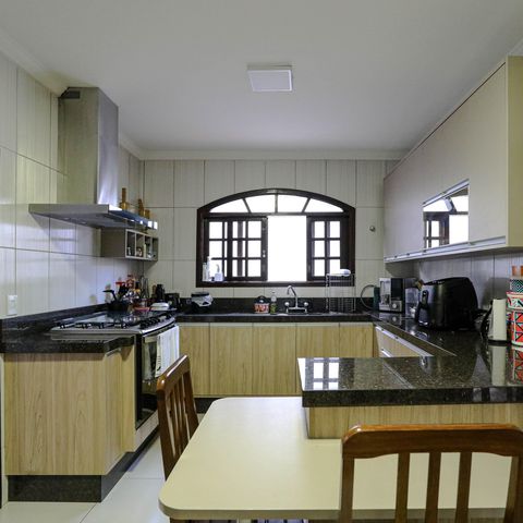 Casa para alugar com 330m², 3 quartos e 2 vagas Casa para alugar com 330m², 3 quartos e 2 vagasCozinha