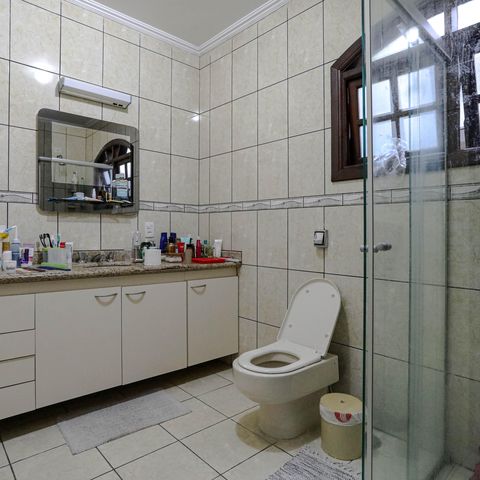 Casa para alugar com 330m², 3 quartos e 2 vagas Casa para alugar com 330m², 3 quartos e 2 vagasBanheiro - Quarto 3 - Suíte