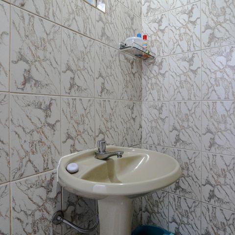 Casa para alugar com 330m², 3 quartos e 2 vagas Casa para alugar com 330m², 3 quartos e 2 vagasBanheiro de Serviço