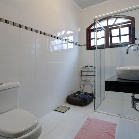 Casa para alugar com 330m², 3 quartos e 2 vagas Casa para alugar com 330m², 3 quartos e 2 vagasBanheiro