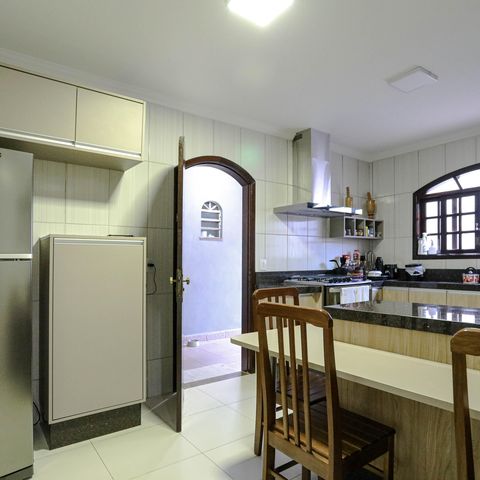 Casa para alugar com 330m², 3 quartos e 2 vagas Casa para alugar com 330m², 3 quartos e 2 vagasCozinha
