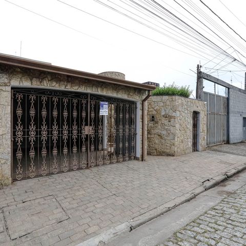 Casa para alugar com 330m², 3 quartos e 2 vagas Casa para alugar com 330m², 3 quartos e 2 vagasFachada