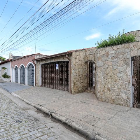 Casa para alugar com 330m², 3 quartos e 2 vagas Casa para alugar com 330m², 3 quartos e 2 vagasFachada
