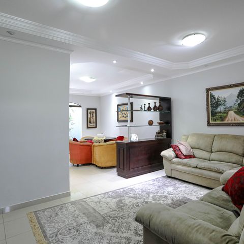 Casa para alugar com 330m², 3 quartos e 2 vagas Casa para alugar com 330m², 3 quartos e 2 vagasSala