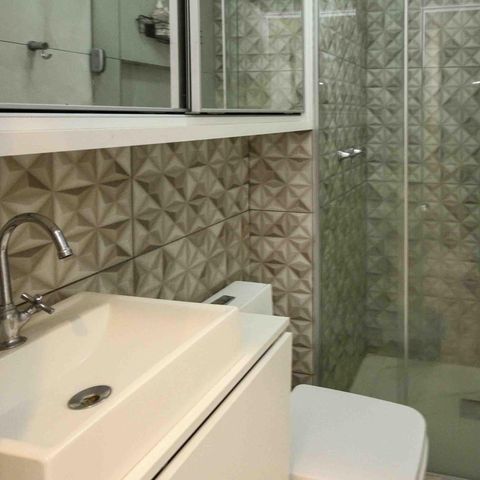 Casa à venda com 35m², 2 quartos e 1 vaga Casa à venda com 35m², 2 quartos e 1 vagaBanheiro
