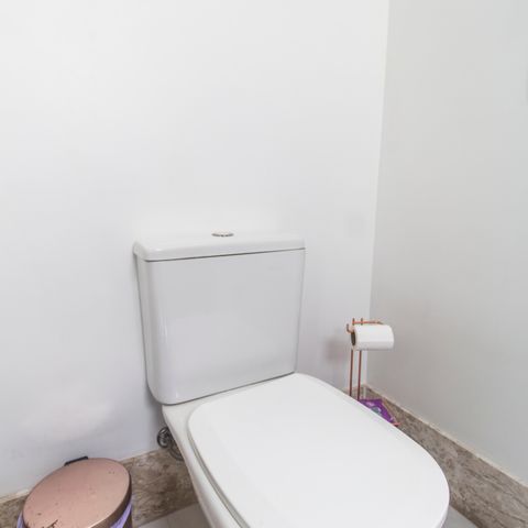 Casa à venda com 170m², 3 quartos e 2 vagasBanheiro da Suíte