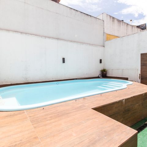 Casa à venda com 170m², 3 quartos e 2 vagasPiscina