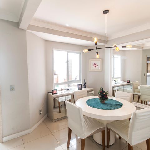 Casa à venda com 170m², 3 quartos e 2 vagasSala