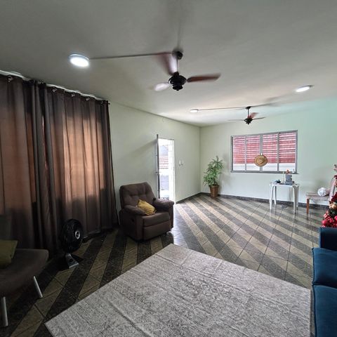 Casa à venda com 250m², 4 quartos e 5 vagasSala