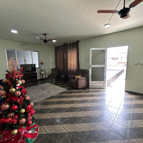 Casa à venda com 250m², 4 quartos e 5 vagasSala
