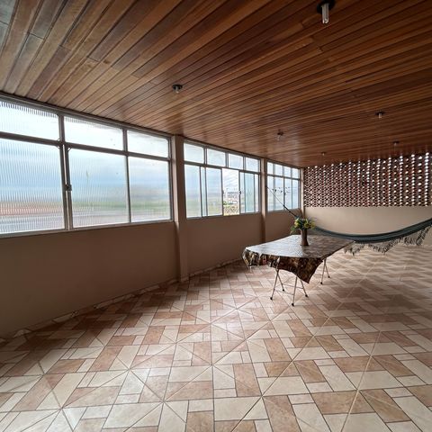 Casa à venda com 250m², 4 quartos e 5 vagasVaranda da casa 2