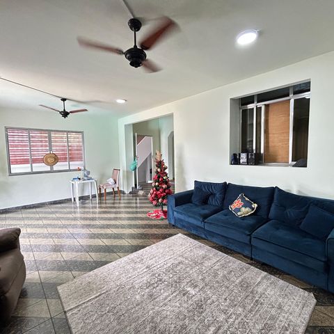 Casa à venda com 250m², 4 quartos e 5 vagasSala
