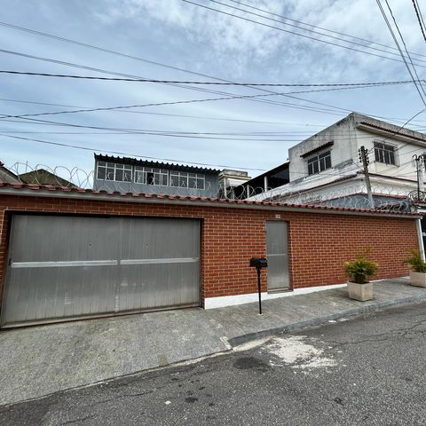 Casa à venda com 250m², 4 quartos e 5 vagasFachada