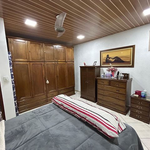 Casa à venda com 250m², 4 quartos e 5 vagasQuarto 1 casa 2
