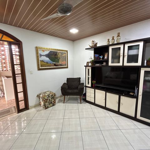 Casa à venda com 250m², 4 quartos e 5 vagasSala casa 2