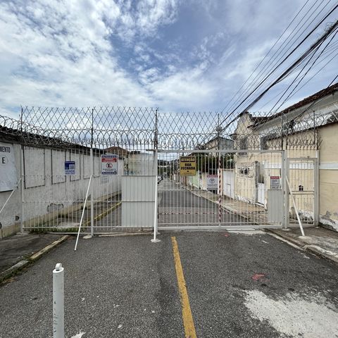 Casa à venda com 250m², 4 quartos e 5 vagasFachada + plaquinha
