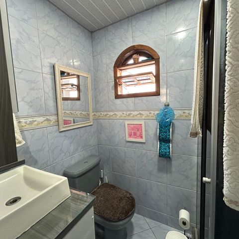 Casa à venda com 250m², 4 quartos e 5 vagasBanheiro casa 2