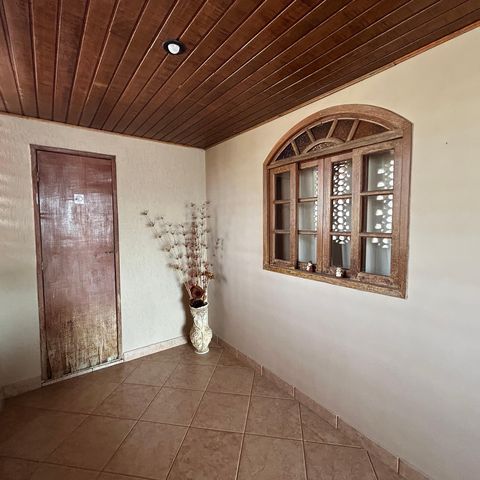Casa à venda com 250m², 4 quartos e 5 vagasHall
