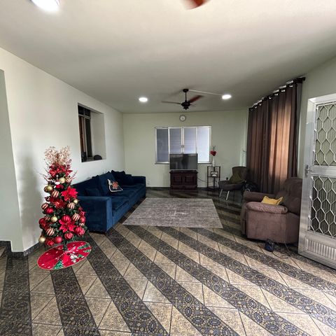 Casa à venda com 250m², 4 quartos e 5 vagasSala