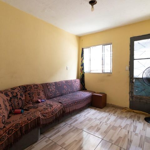 Casa à venda com 80m², 4 quartos e 1 vagaSala