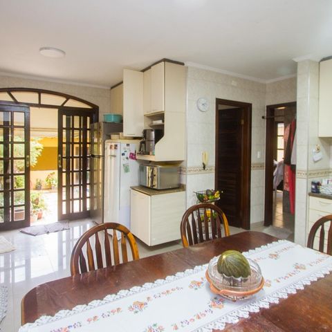 Casa à venda com 383m², 4 quartos e 3 vagas