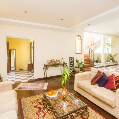 Casa à venda com 383m², 4 quartos e 3 vagas