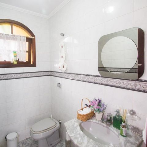 Casa à venda com 383m², 4 quartos e 3 vagas