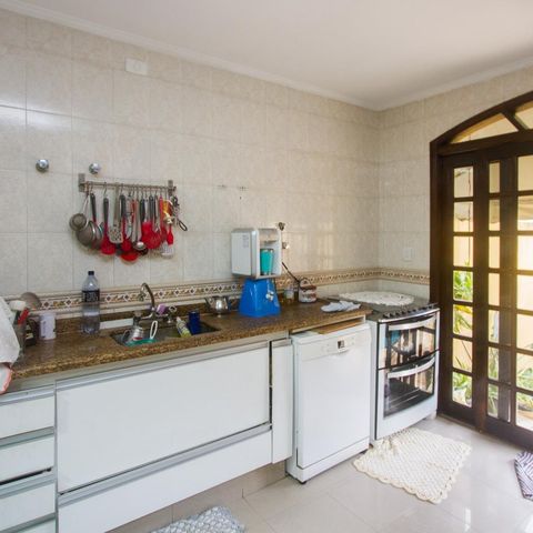 Casa à venda com 383m², 4 quartos e 3 vagas