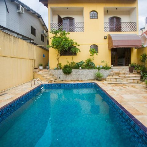 Casa à venda com 383m², 4 quartos e 3 vagas