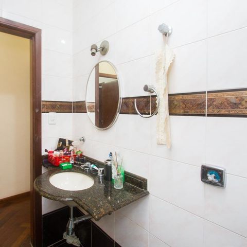Casa à venda com 383m², 4 quartos e 3 vagas