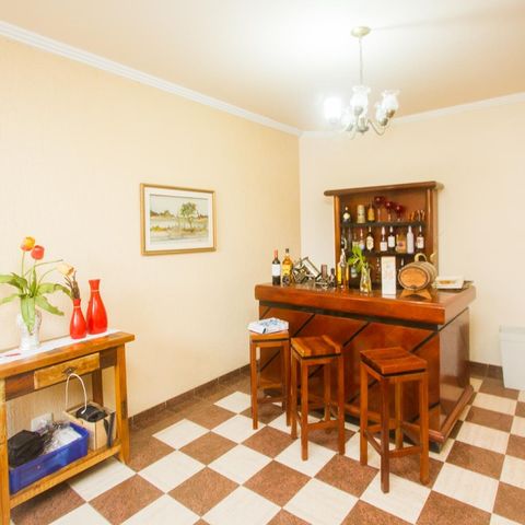 Casa à venda com 383m², 4 quartos e 3 vagas
