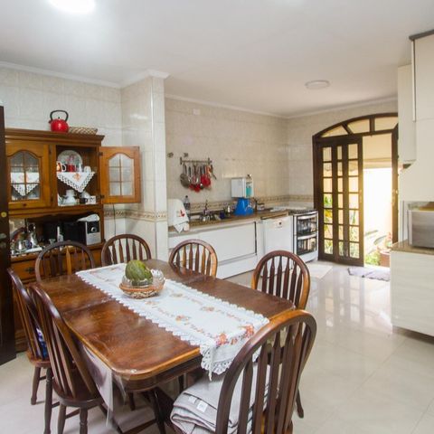 Casa à venda com 383m², 4 quartos e 3 vagas