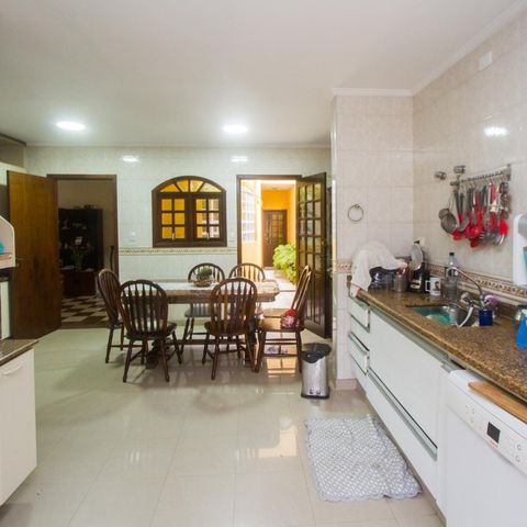 Casa à venda com 383m², 4 quartos e 3 vagas