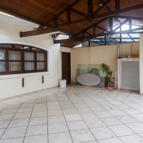 Casa à venda com 383m², 4 quartos e 3 vagas