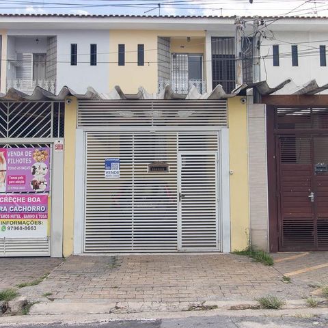 Casa à venda com 111m², 2 quartos e 1 vaga Casa à venda com 111m², 2 quartos e 1 vagaFachada