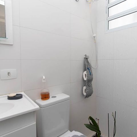 Casa à venda com 111m², 2 quartos e 1 vaga Casa à venda com 111m², 2 quartos e 1 vagaBanheiro Social