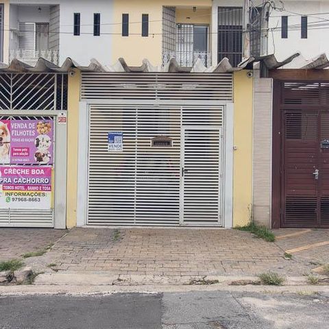 Casa à venda com 111m², 2 quartos e 1 vaga Casa à venda com 111m², 2 quartos e 1 vagaFachada