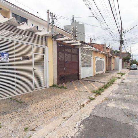 Casa à venda com 111m², 2 quartos e 1 vaga Casa à venda com 111m², 2 quartos e 1 vagaFachada