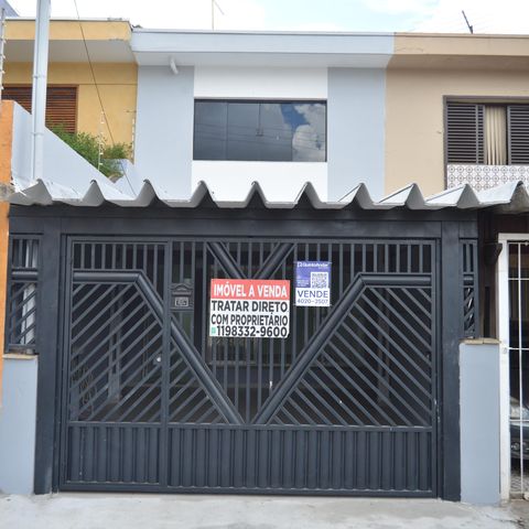 Casa à venda com 168m², 3 quartos e 2 vagasFachada
