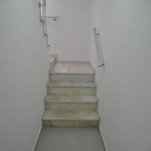 Casa à venda com 168m², 3 quartos e 2 vagasEscada
