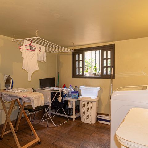 Casa à venda com 230m², 4 quartos e 2 vagas Casa à venda com 230m², 4 quartos e 2 vagasÁrea de Serviço