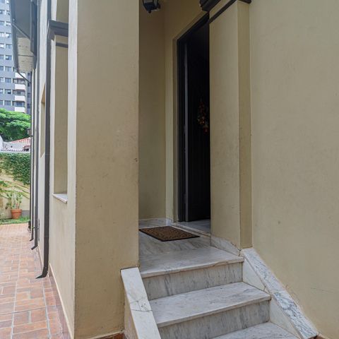 Casa à venda com 230m², 4 quartos e 2 vagas Casa à venda com 230m², 4 quartos e 2 vagasEntrada da casa