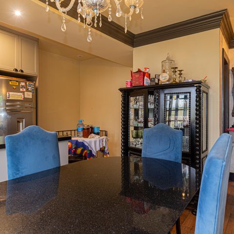Casa à venda com 230m², 4 quartos e 2 vagas Casa à venda com 230m², 4 quartos e 2 vagasCozinha - Copa