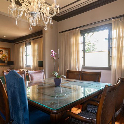 Casa à venda com 230m², 4 quartos e 2 vagas Casa à venda com 230m², 4 quartos e 2 vagasSala
