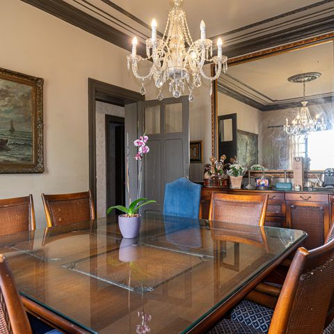 Casa à venda com 230m², 4 quartos e 2 vagas Casa à venda com 230m², 4 quartos e 2 vagasSala