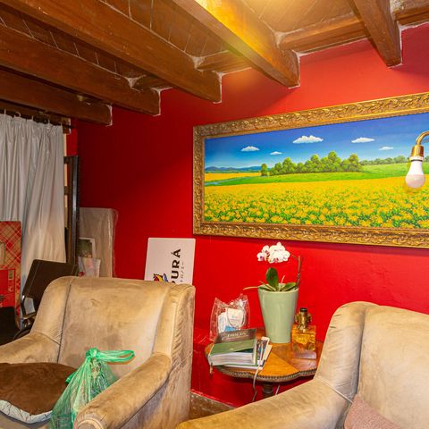 Casa à venda com 230m², 4 quartos e 2 vagas Casa à venda com 230m², 4 quartos e 2 vagasEscritório 2